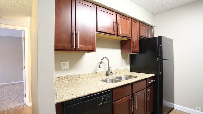 Kitchen - Creekbend Apartments