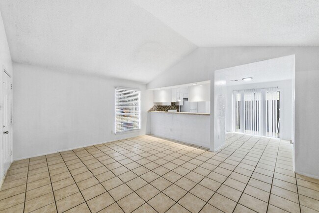 Foto del edificio - 5619 Jacaranda Dr