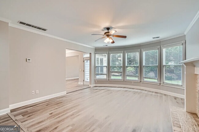 Building Photo - 121 Whitegrass Way