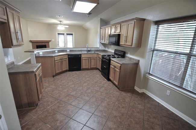Building Photo - 1830 Paradise Ridge Dr