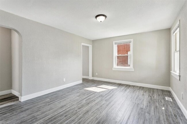 Building Photo - 648 34th St
