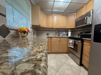 Building Photo - 240 Brittany F