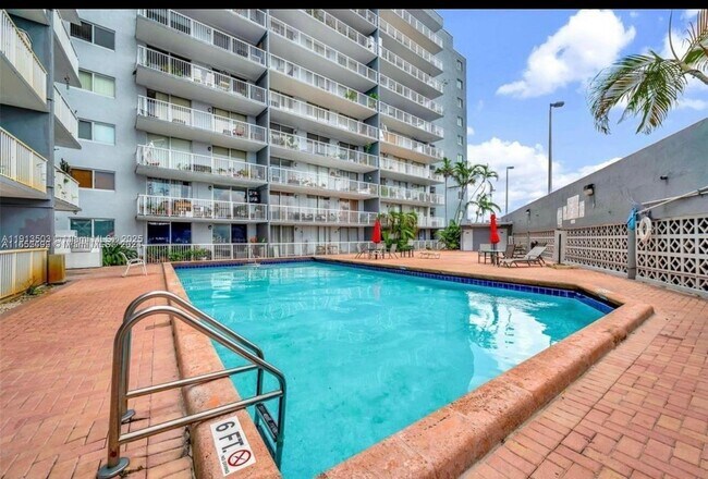 Foto del edificio - 1800 NW 24th Ave