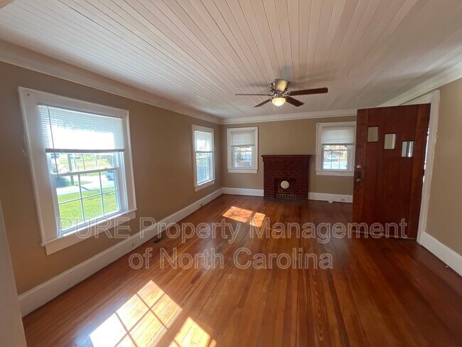 Foto del edificio - 935 Old Charlotte Rd SW