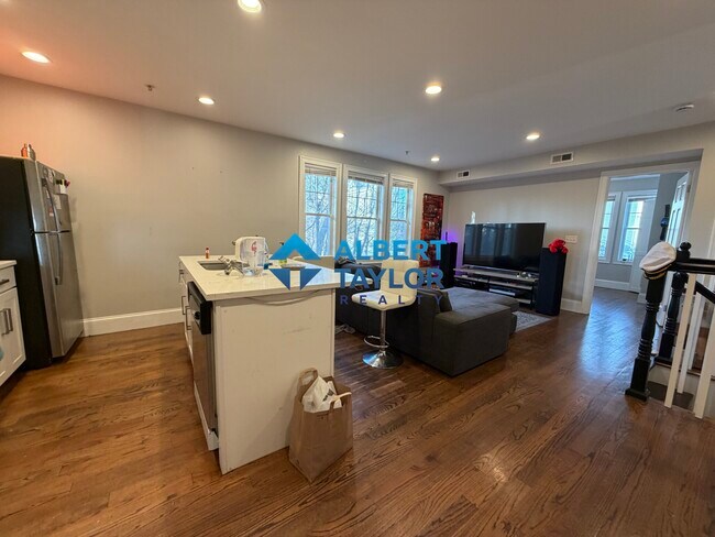 Foto del edificio - 275 Parker Hill Ave