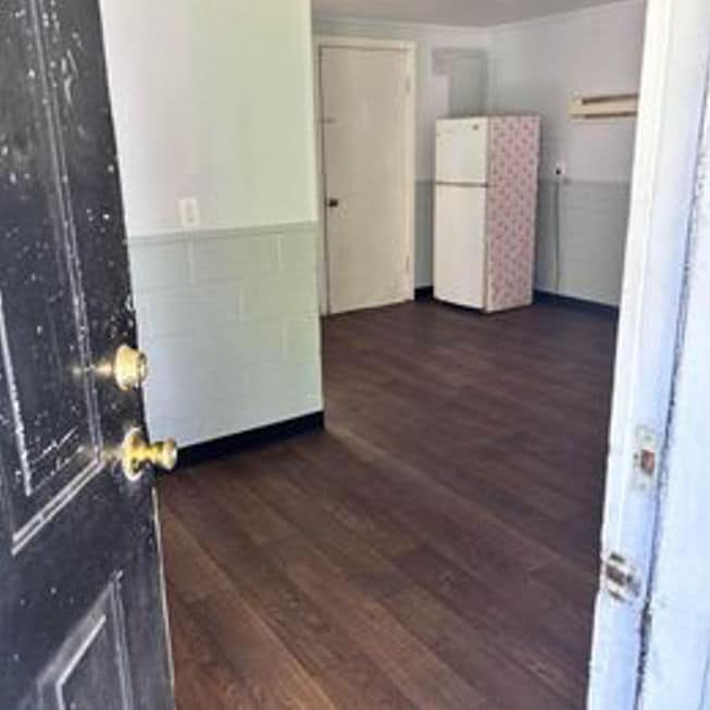 Entry Unit B - 103 Gause St
