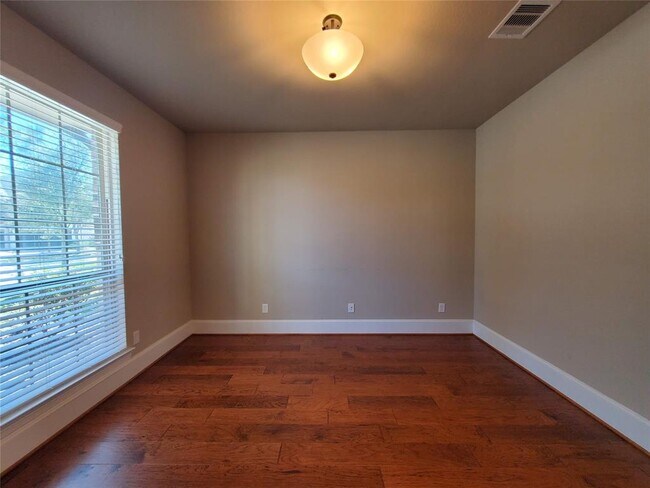 Foto del edificio - 3430 Duplin Creek Dr