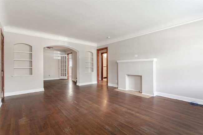 Building Photo - 5918 La Vista Dr
