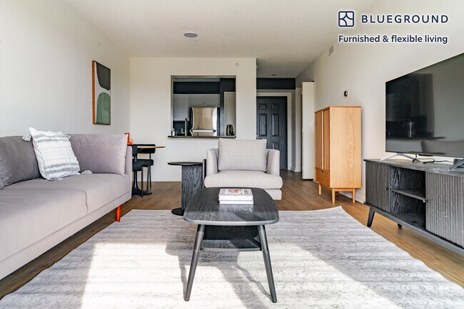 Foto del edificio - 4650 Washington Blvd