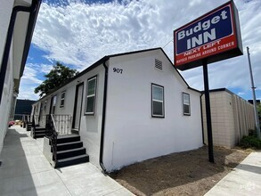 Building Photo - 911 2nd St S