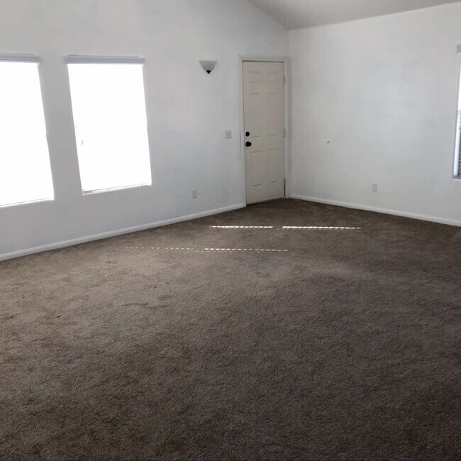 Building Photo - 2541 E Ambush St