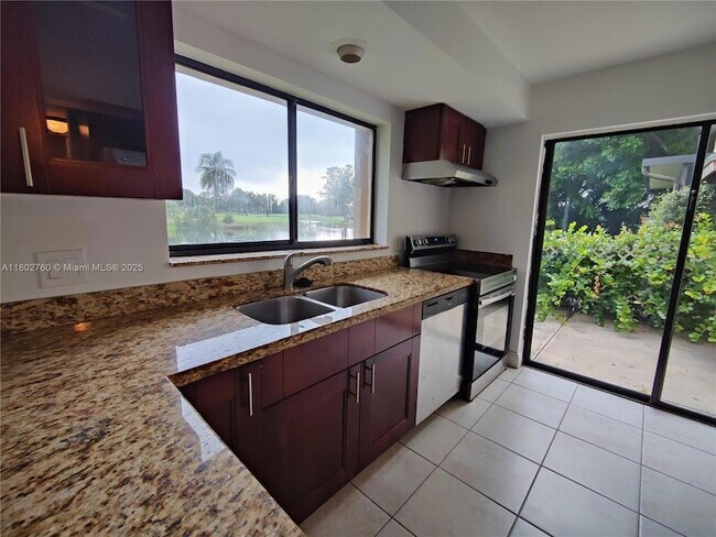 Foto del edificio - 181 Wimbledon Lakes Dr