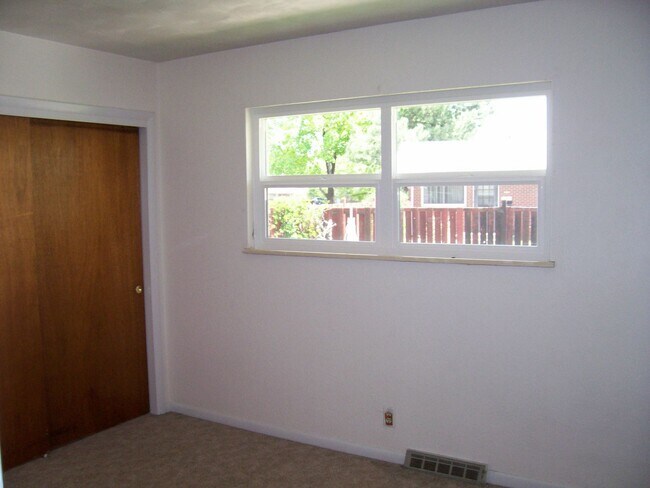 Foto del edificio - 3006 Butternut Dr