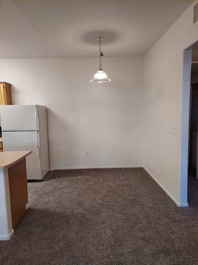 Building Photo - Excellent 2 bed 2 ba in a gated community