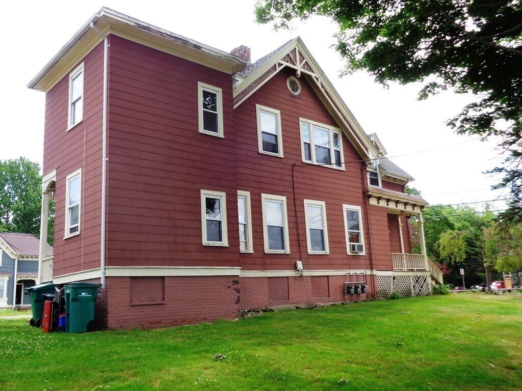 255 County St Unit 1, Attleboro, MA 02703 Room for Rent in Attleboro