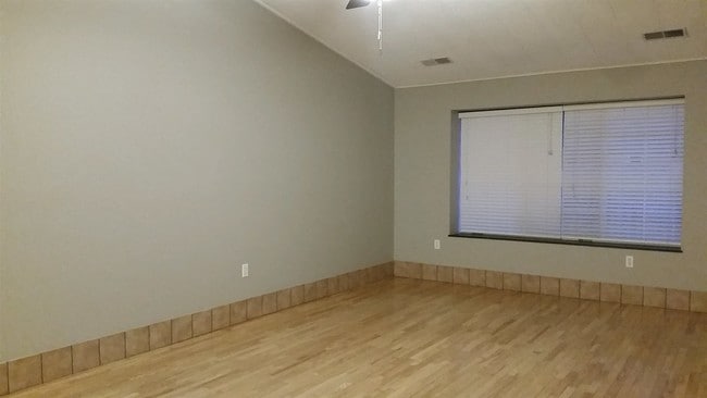 Building Photo - 1139 W Mill Rd