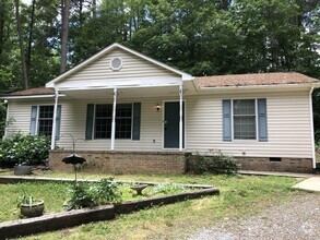 Building Photo - 2021 Eastwood Dr