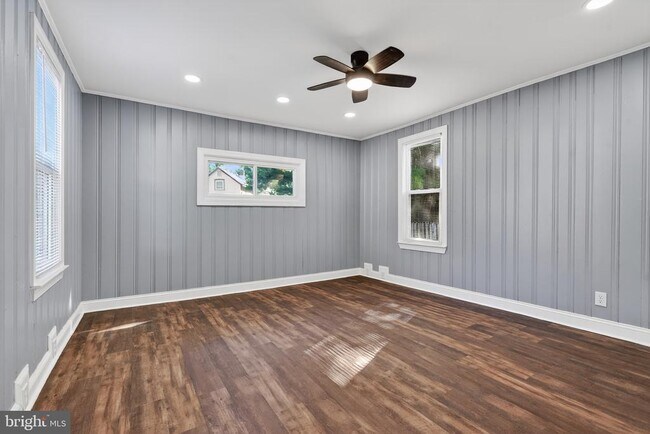 Building Photo - 136 5th Ave