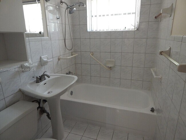 Foto del edificio - 3671 SW 24th St
