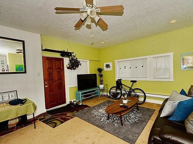 Foto del edificio - 4845 Delridge Wy SW
