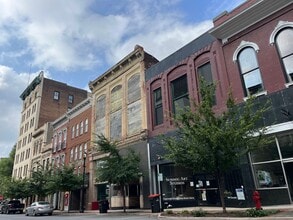 Building Photo - 821 Main St