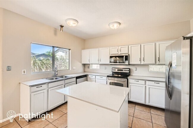 Foto del edificio - 9004 W Cypress Street
