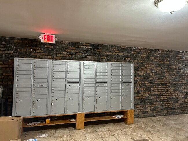 Foto del edificio - 8901 N Western Ave