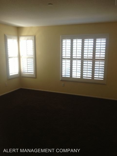 Building Photo - 545 Dylan Dr
