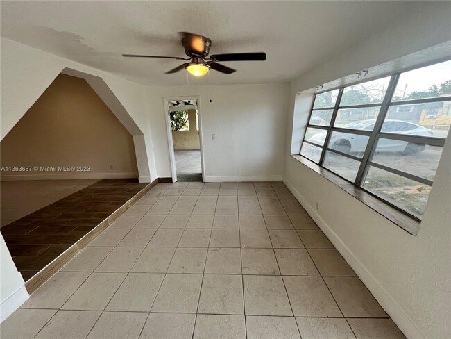 Building Photo - 1212 NW 16th Ct