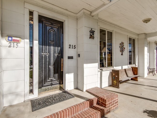 Front - 215 W Laurel St