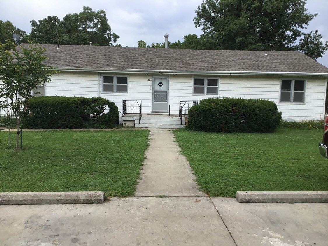 204 W Hunt - 204 W Hunt Ave