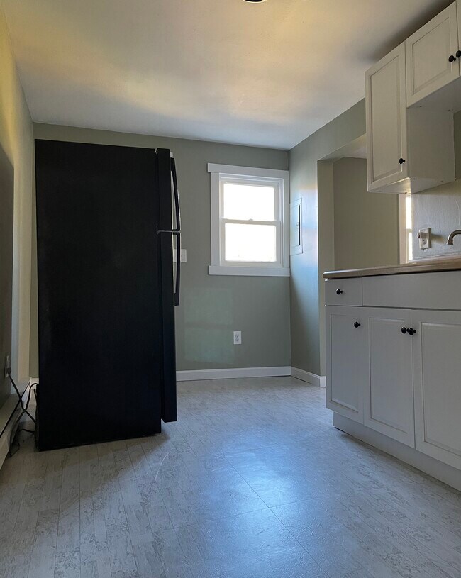 341 Varney St Unit 3, Manchester, NH 03102 Apartments in Manchester