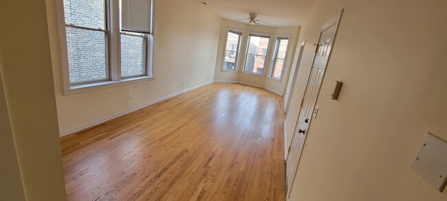 Building Photo - 2611 W Augusta Blvd