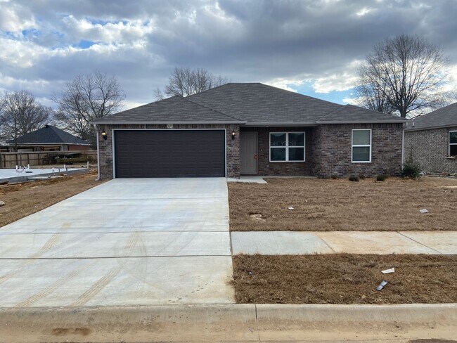 Building Photo - *Pre-leasing* Three Bedroom | Two Bathroom...