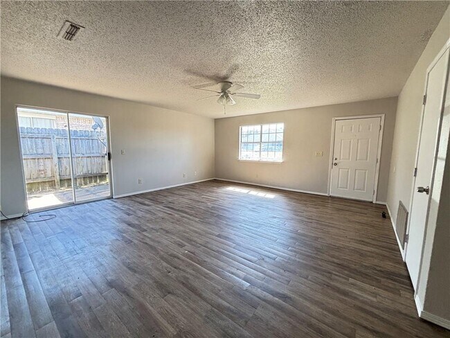 Foto del edificio - 3166 Singletree Ave