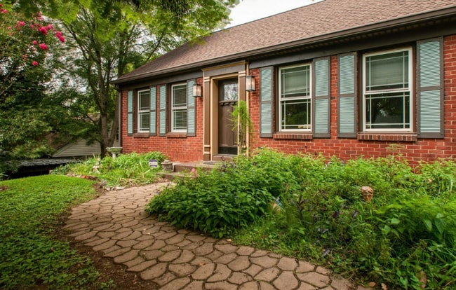 Building Photo - 947 Cahal Ave