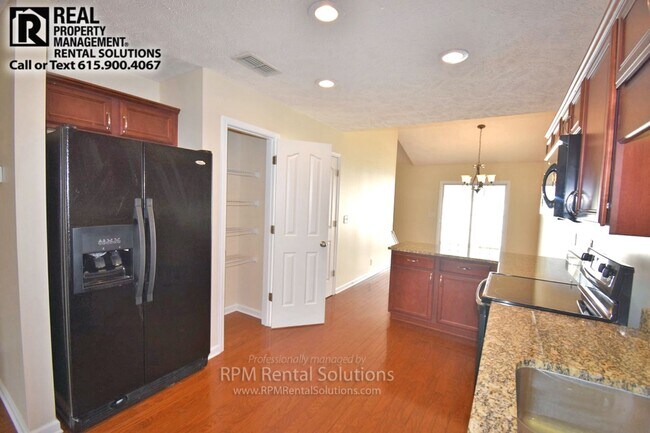 Building Photo - Wonderful 2BR/2.5BA+loft, end unit Mboro t...