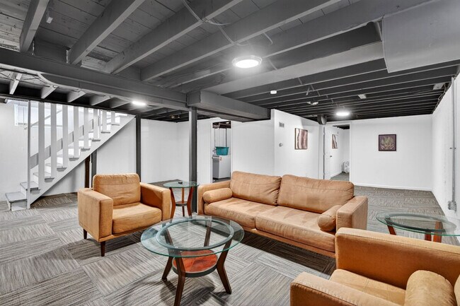 Building Photo - 9009 Gedde Ave