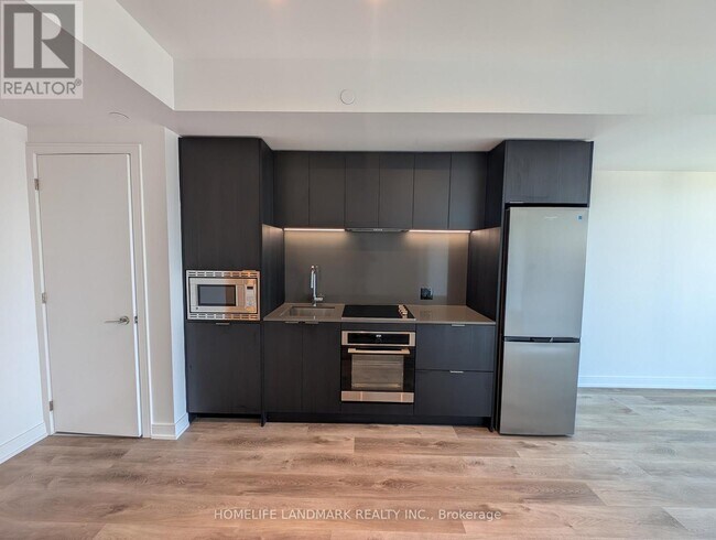 Building Photo - 3009-3009 Novar Rd
