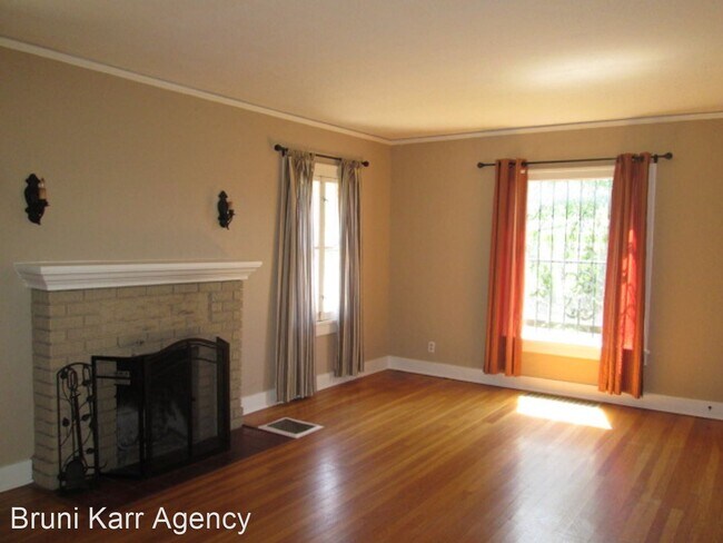 Building Photo - 3 br, 1 bath House - 302 Dartmouth