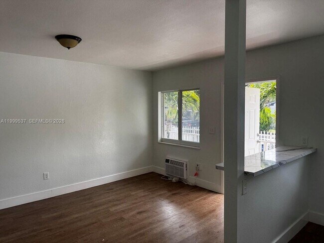 Foto del edificio - 5549 NE Miami Ct