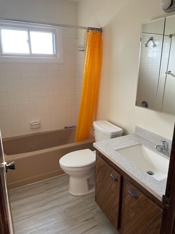 Foto del edificio - 512 Breezy Point Dr