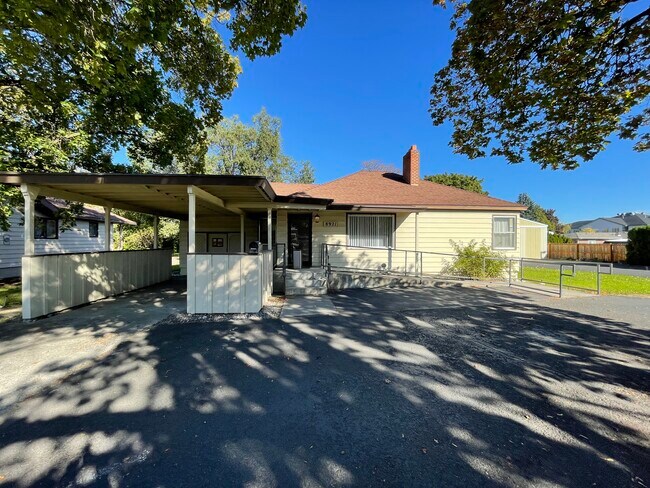 Foto del edificio - 8921 E Broadway Ave