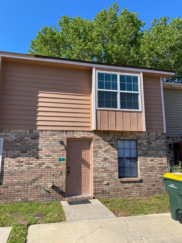 Primary Photo - 411 Sea Rover Ln NW