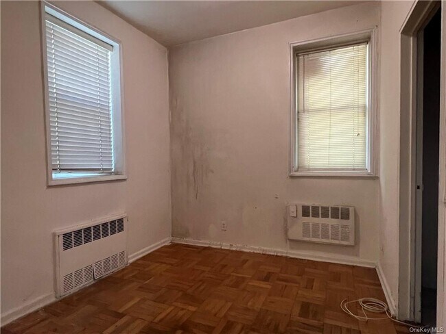Building Photo - 700 Scarsdale Ave