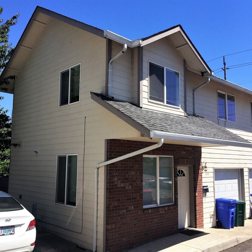 Primary Photo - 2 br, 1.5 bath House - 9741 SE Holgate Blvd