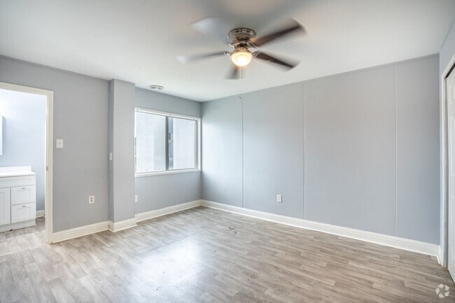 1BR, 1BA - 470SF - Bedroom - Uptown Apartments