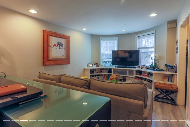 Foto del edificio - 108 E Brookline St