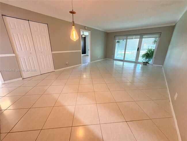 Foto del edificio - 8826 W McNab Rd