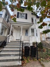 Building Photo - 537 S Park St